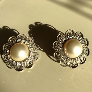 Flower Pop Pearl Earrings